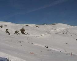 Unsere Skigruppe geht zum Startpunkt hinter dem Landhaus K&uuml;chl